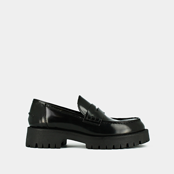 MOCCASINS WITH NOTCHED SOLES