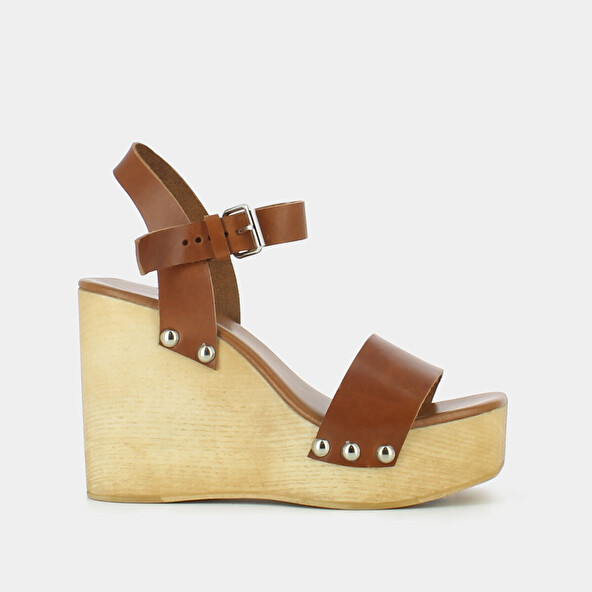 SANDALS WITH WEDGE HEELS AND SILVER DETAILS