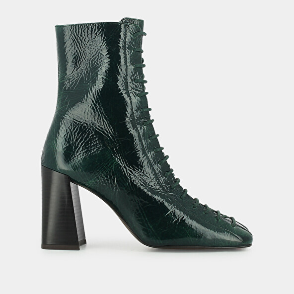 ANKLE BOOTS WITH SQUARE HEELS AND LACES