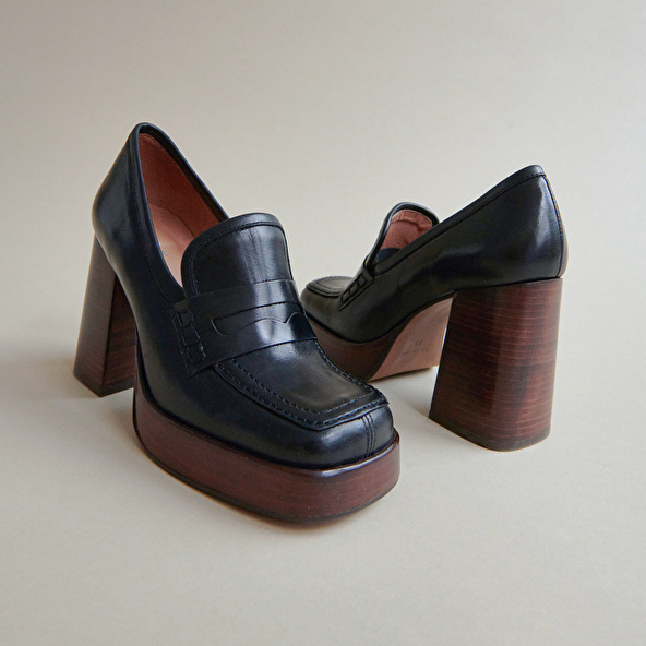 SQUARE-TOE HEELED LOAFERS