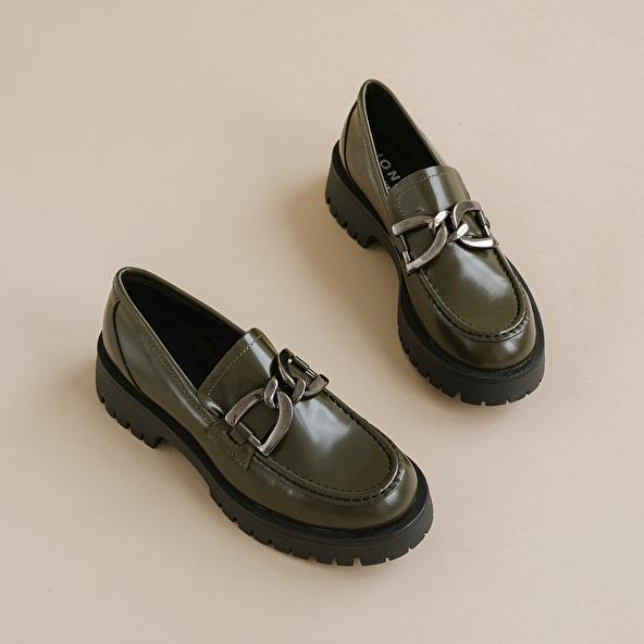 FLAT HEEL LOAFERS WITH BITES