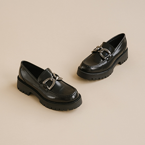 FLAT HEEL LOAFERS WITH BITES