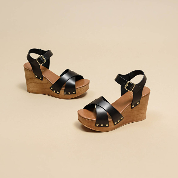 WEDGE SANDALS WITH CROSS-OVER STRAPS