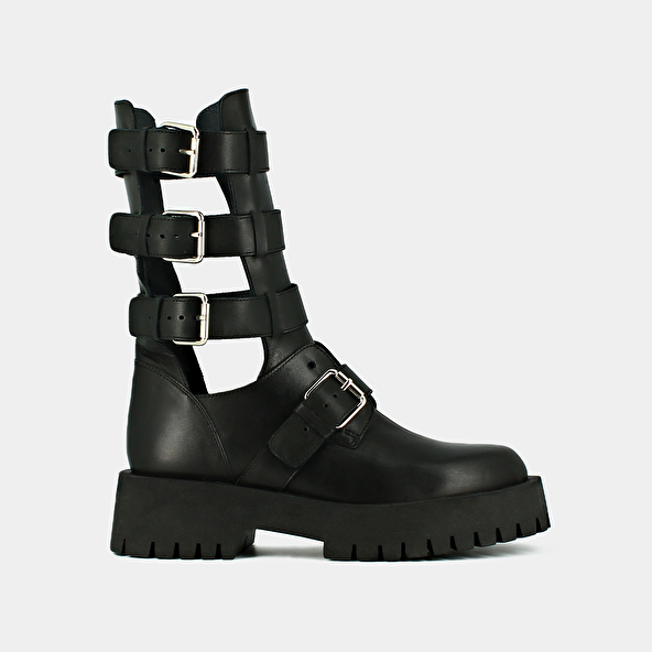 BOOTS WITH STRAPS AND NOTCHED SOLES