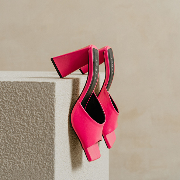 MULES WITH HEELS AND OPEN TOES