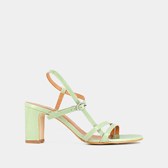 SANDALS WITH HEELS AND STRAPS