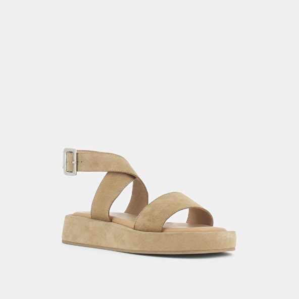 SANDALES À BRIDES CROISÉES ET SEMELLES ÉPAISSES