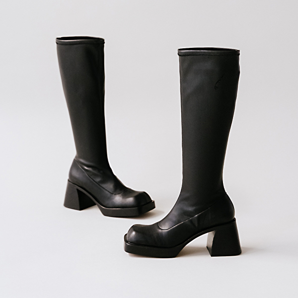HIGH BOOTS WITH SQUARE TOES
