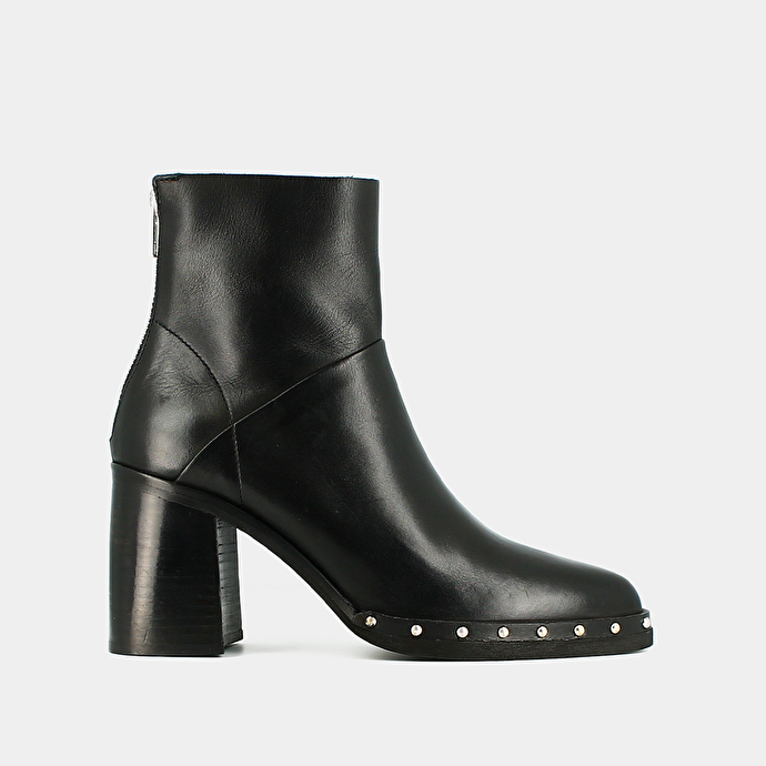 HEELED LOWBOOTS AND BACK ZIPPERS