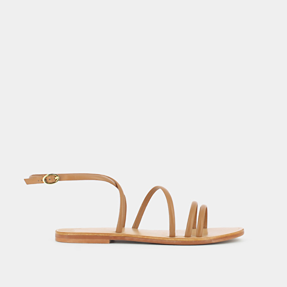 FLAT SANDALS WITH STRAPS