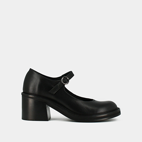 BABIES WITH HEELS AND THICK SOLES