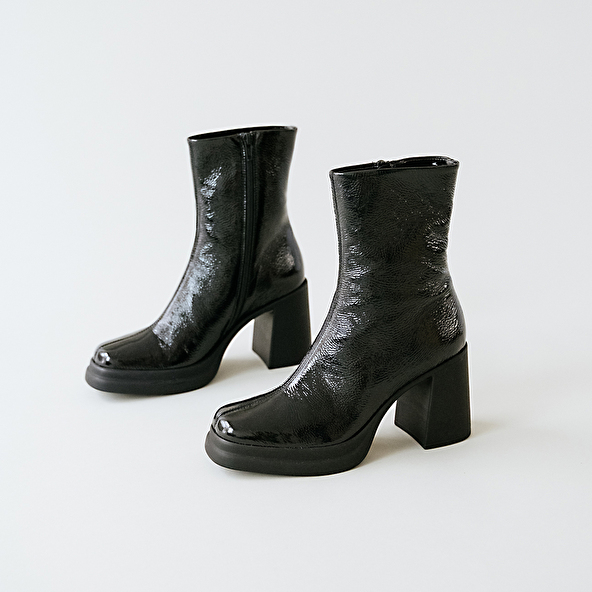 SQUARE TOE AND PLATFORM BOOTS