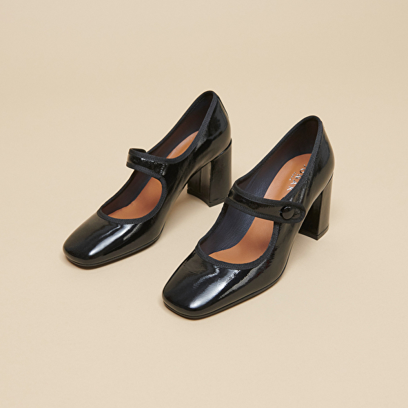 HEELED BABIES WITH BIG BUCKLE STRAPS