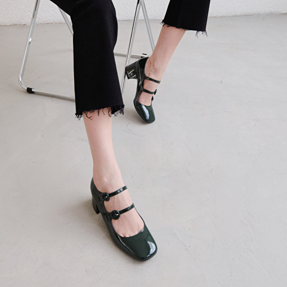 BABIES WITH DOUBLE STRAPS AND ROUNDED TOES