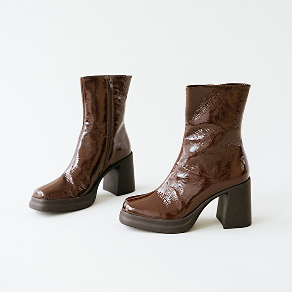 SQUARE TOE AND PLATFORM BOOTS