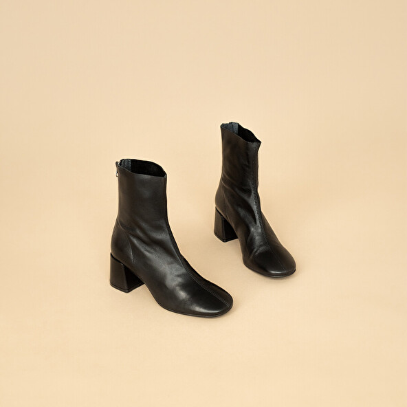 HEELED BOOTS
