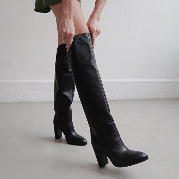 POINTED TOE HIGH BOOTS