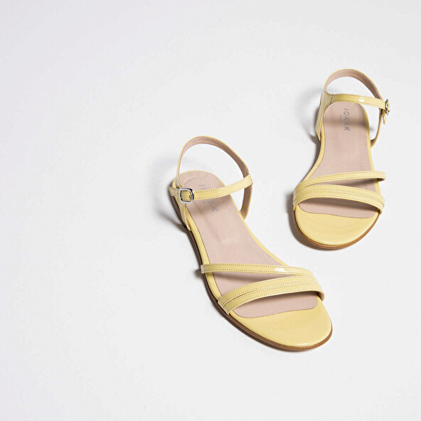 SANDALS WITH SLENDER STRAPS