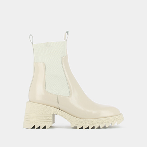 BOOTS WITH ELASTICS AND NOTCHED SOLE