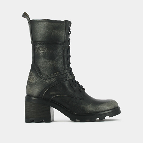 BOOTS WITH LACES, THICK HEELS AND NOTCHED SOLES