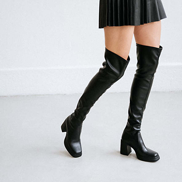 PLATFORM BOOTS WITH SQUARE TOE