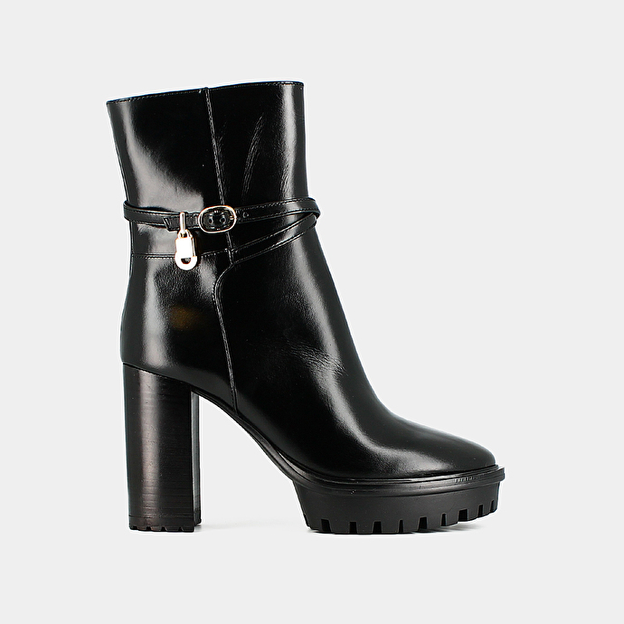 ANKLE BOOTS WITH SILVER DETAILS