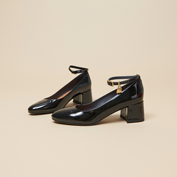 BABIES WITH HEELS AND CHARMS