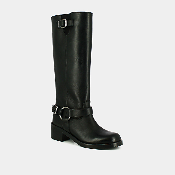 HIGH BOOTS WITH ROUND TOES AND BUCKLES