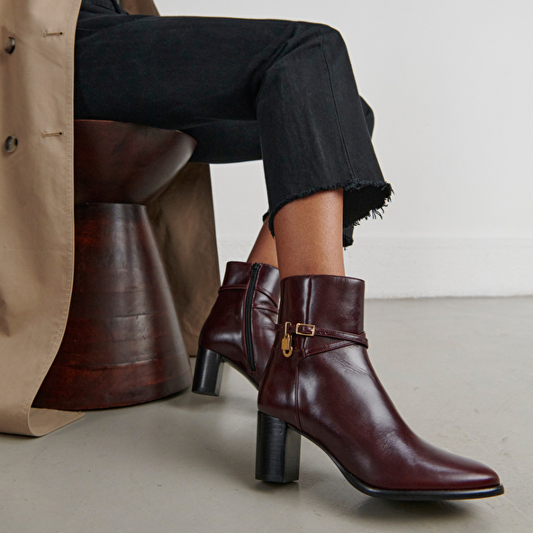 BOOTS WITH HIGH HEELS AND GOLD CHARMS