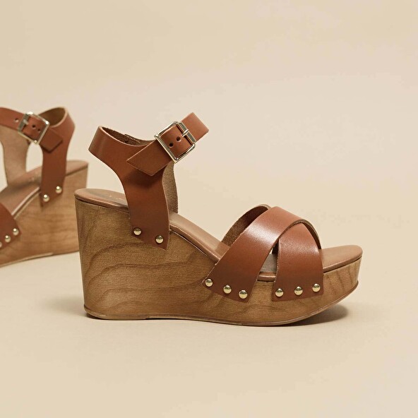 WEDGE SANDALS WITH CROSS-OVER STRAPS
