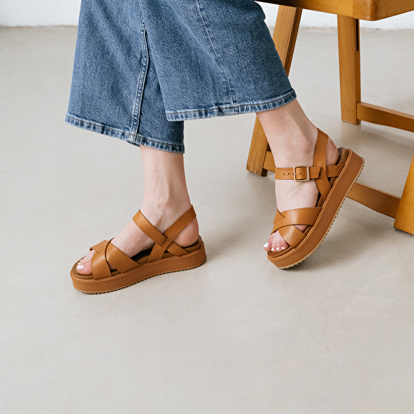 PLATFORM SANDALS WITH INTERTWINED STRAPS