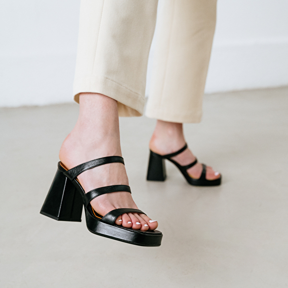 MULES WITH STRAPS AND SQUARE TOES
