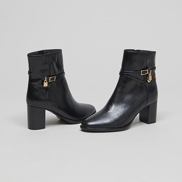 BOOTS WITH HIGH HEELS AND GOLD CHARMS