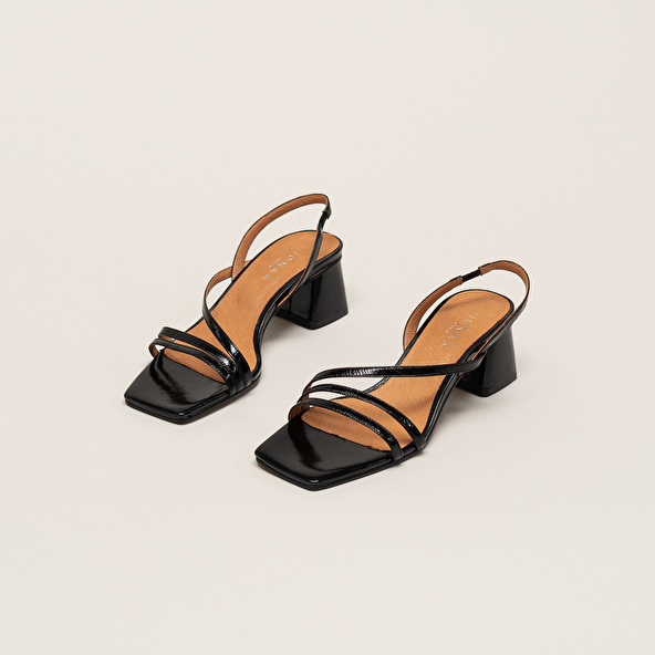 SANDALS WITH HEELS AND SQUARE TOE
