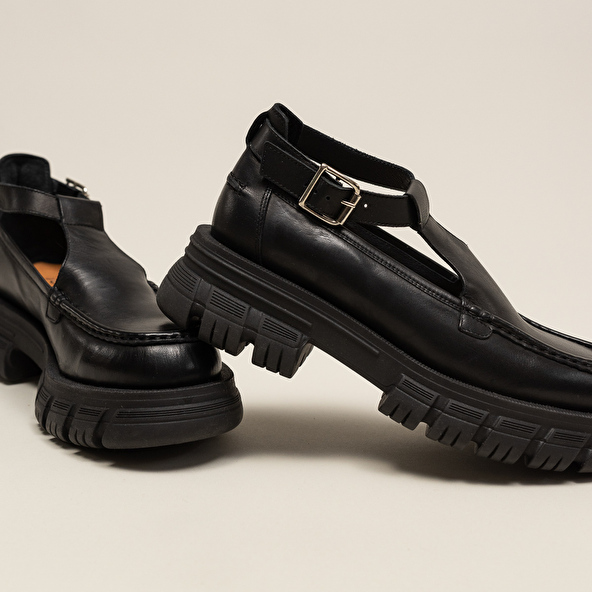 BABIES WITH NOTCHED SOLES