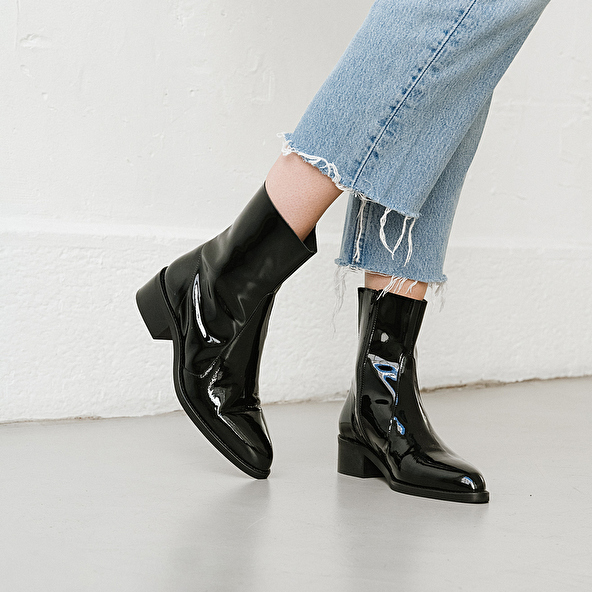 POINTED TOE BOOTS