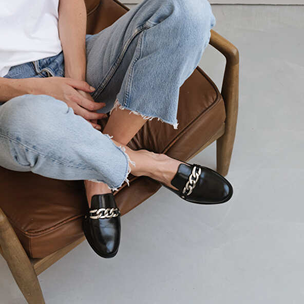 MOCASSINS WITH SILVER BUCKLE