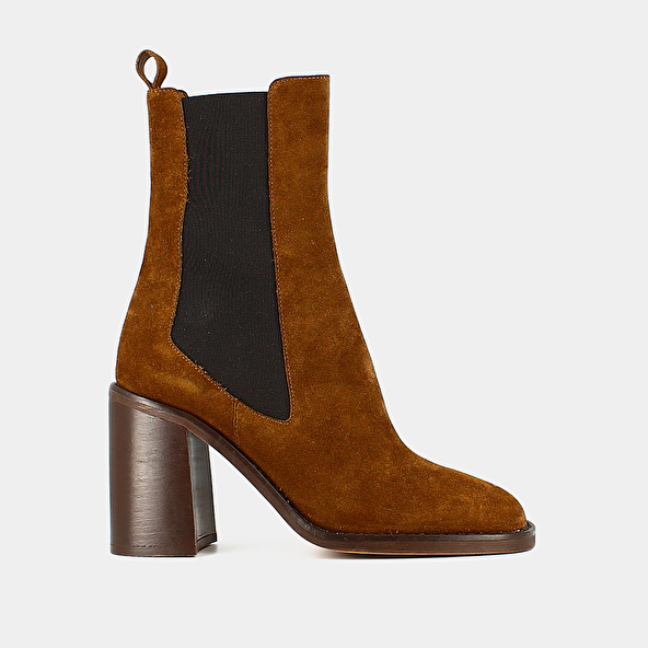 HEELED BOOTS WITH SQUARE TOES