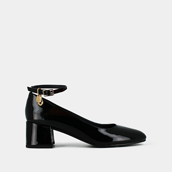 BABIES WITH HEELS AND CHARMS