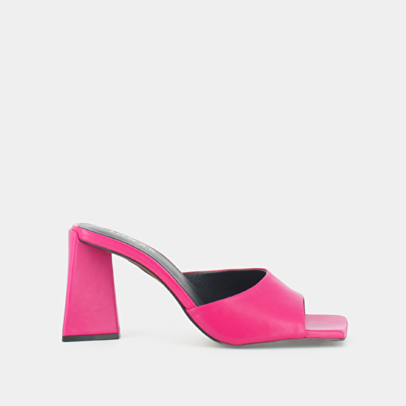 MULES WITH HEELS AND OPEN TOES