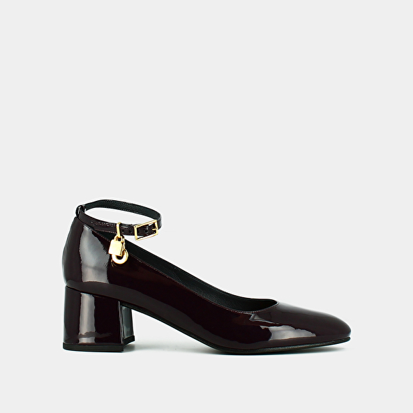 BABIES WITH HEELS AND CHARMS