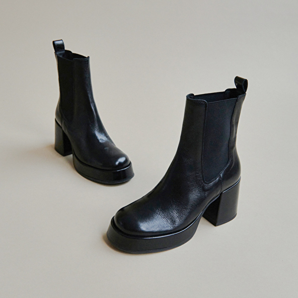 PLATFORM BOOTS WITH SQUARE TOES