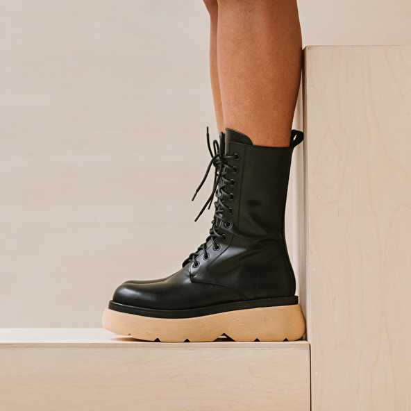 BOOTS À PLATEFORME ET SEMELLE CRANTÉE