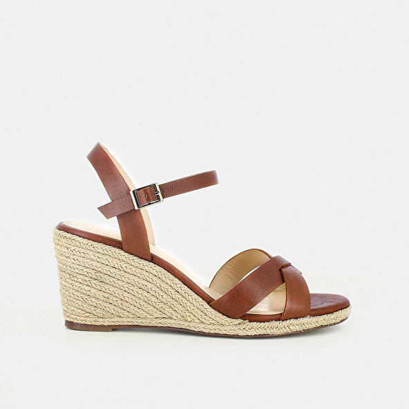BROWN-COLOURED LEATHER SANDALS