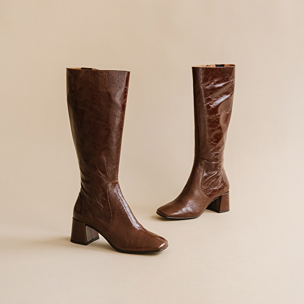 BOOTS WITH SMALL HEELS AND SQUARE TOES