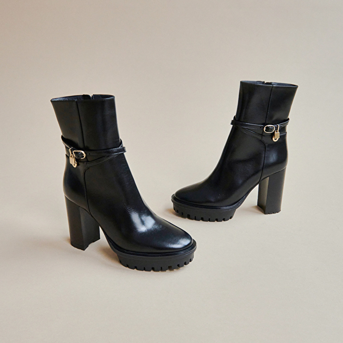 ANKLE BOOTS WITH SILVER DETAILS