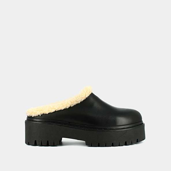 ROUND-TOED MULES WITH NOTCHED SOLES