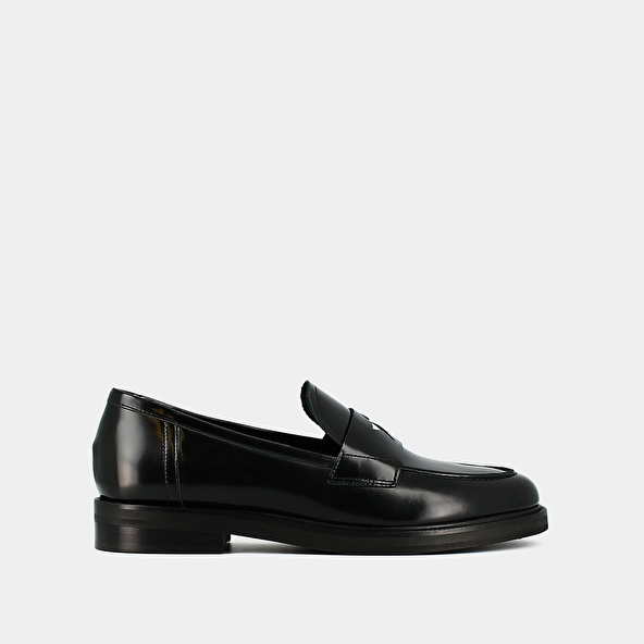 ROUND-TOE LOAFERS WITH SILVER STARS