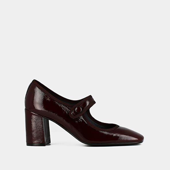 HEELED BABIES WITH BIG BUCKLE STRAPS