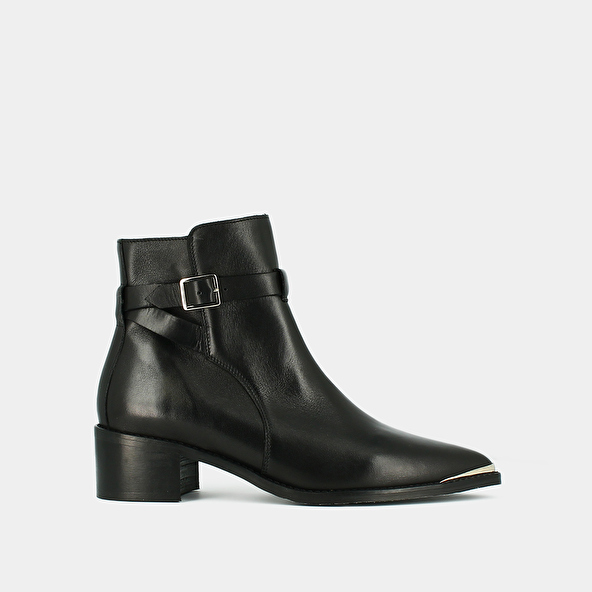 POINTED TOE BOOTS